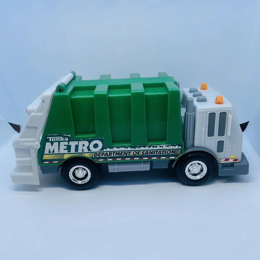 COLLECTIBLE 2013 HASBRO TONKA METRO DEPT‎ OF SANITATION GARBAGE TRUCK #06590